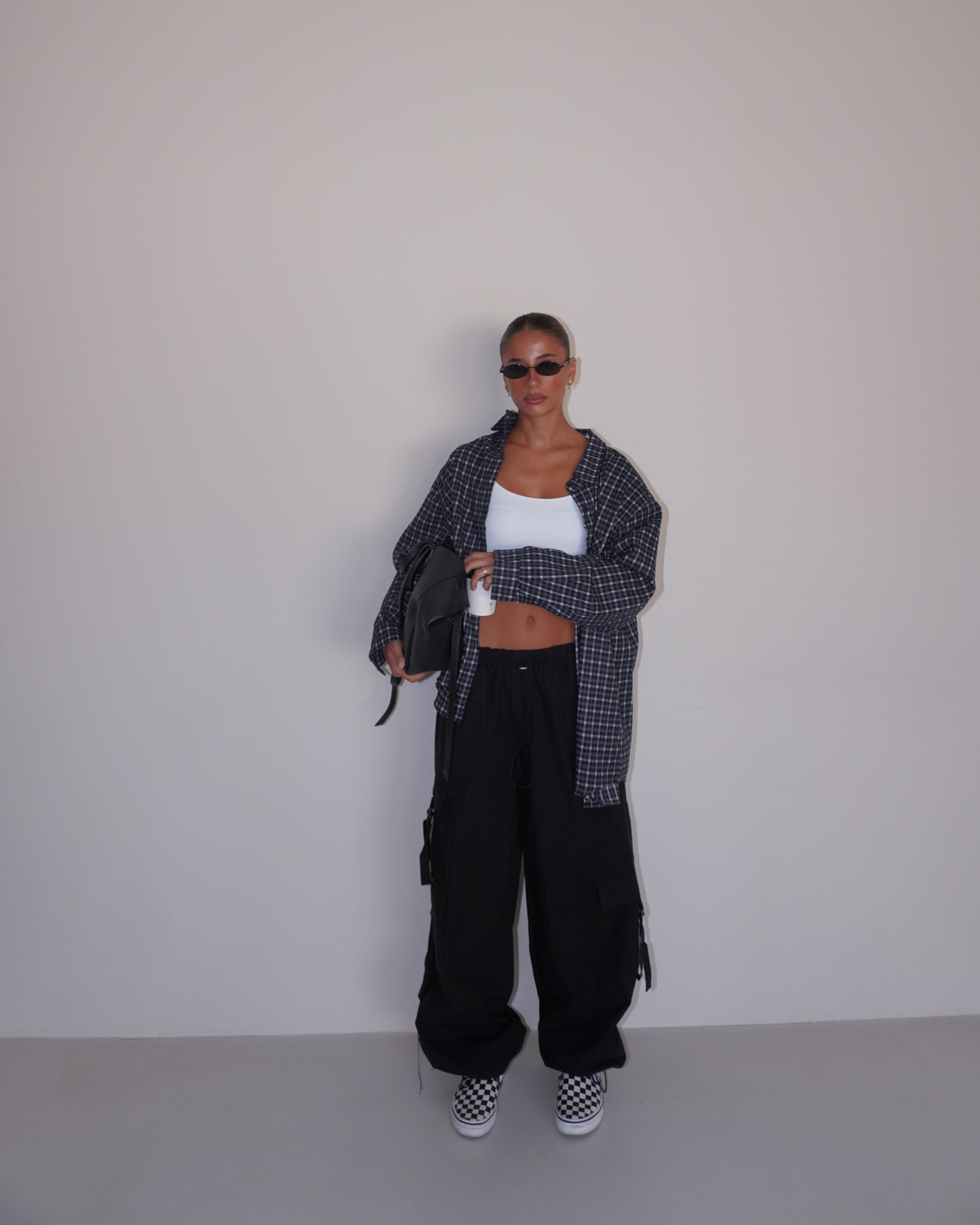 PANTALONE PARACHUTE CON ELASTICI