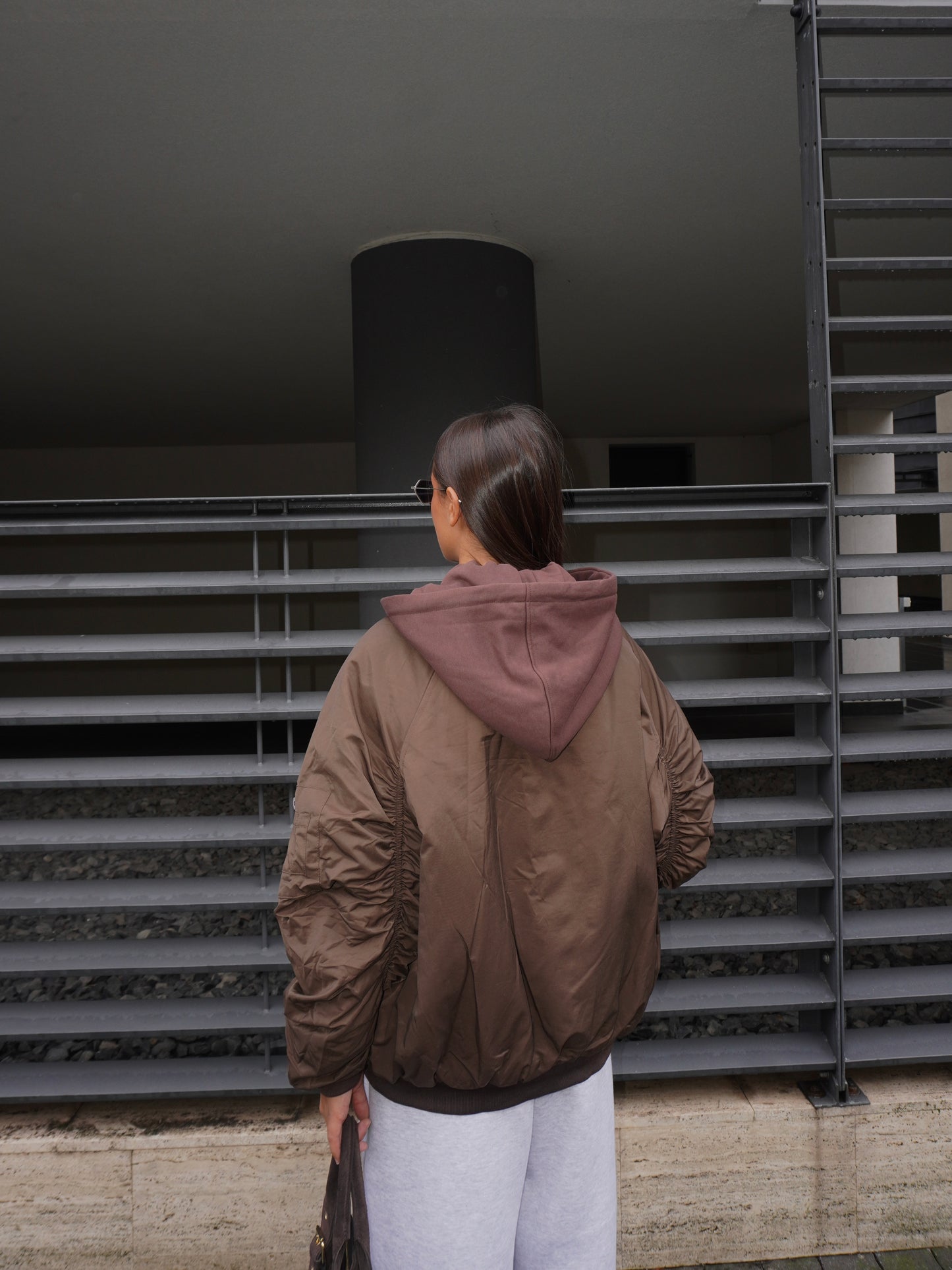 BOMBER IMBOTTITO CON CAPPUCCIO