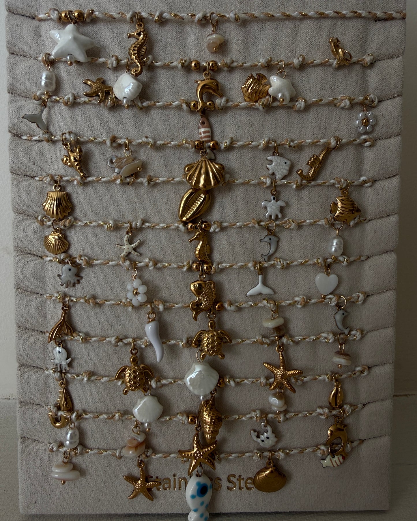 COLLANA IN CORDA CON CHARMS MODELLO ASSORTITO
