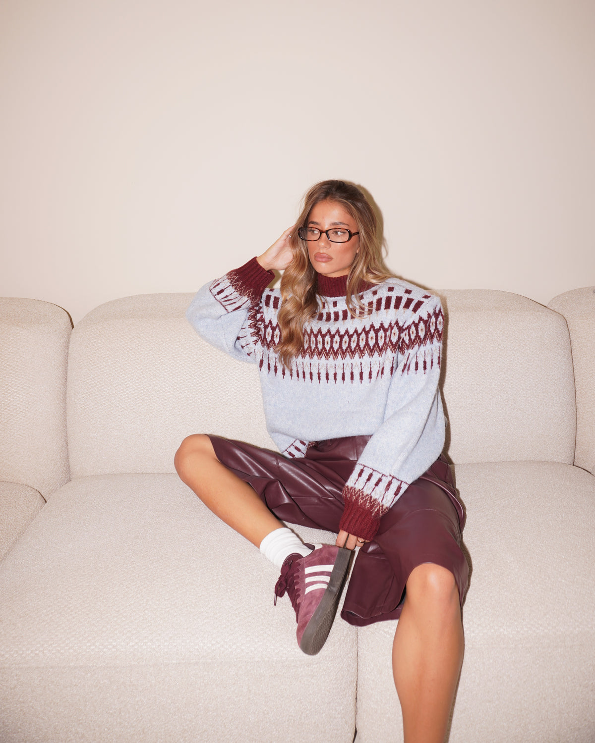 MAGLIONE CON FANTASIA E SPALLE IMBOTTITE