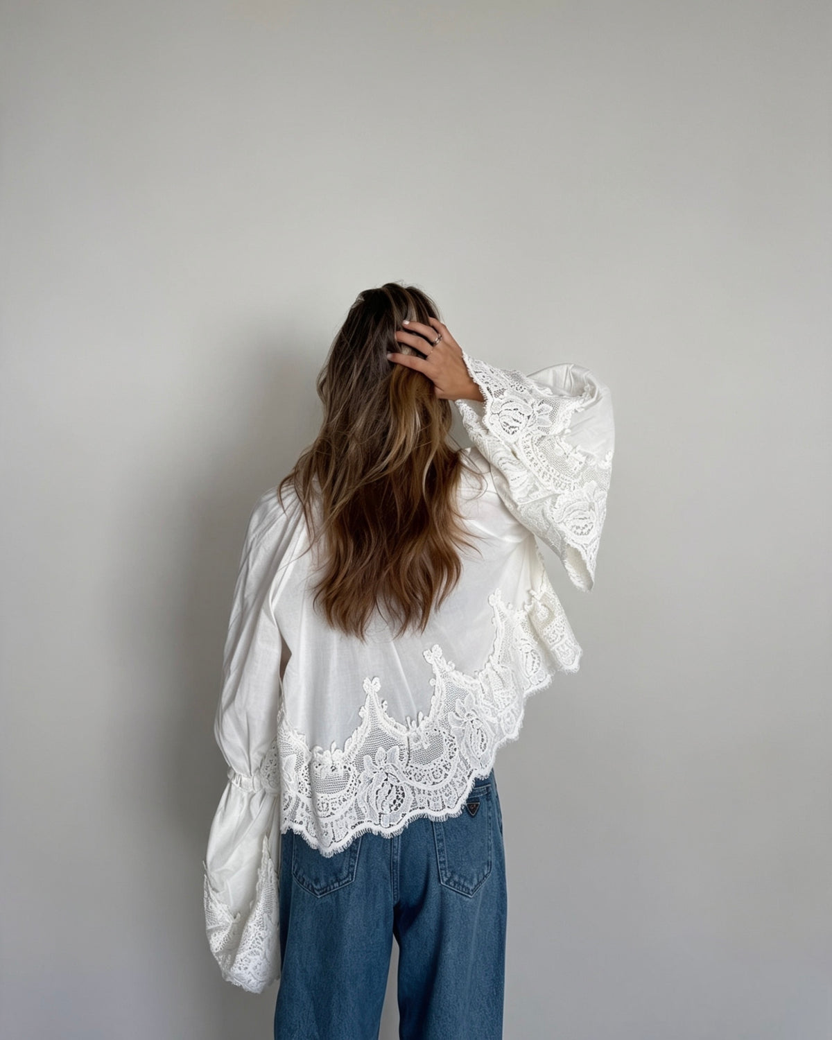 BLUSA CON PIZZO E MANICA AMPIA