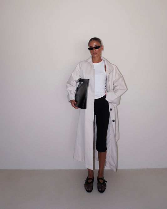 TRENCH CON BOTTONI E CINTURA