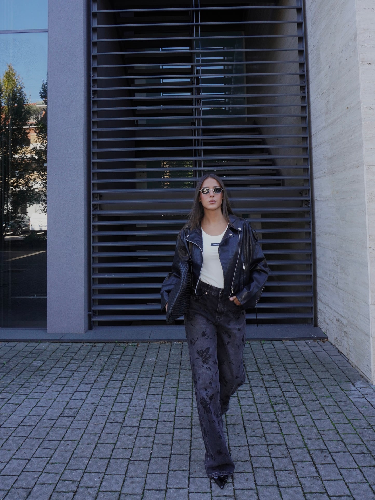 JEANS STRAIGHT CON ROSE IN VELLUTO