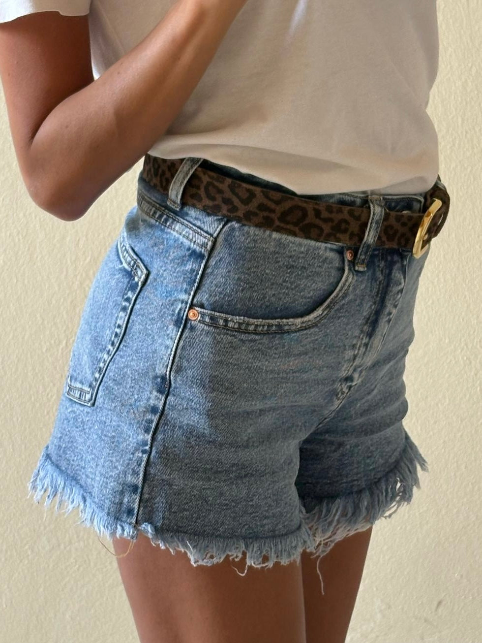 SHORTS IN DENIM SFRANGIATO