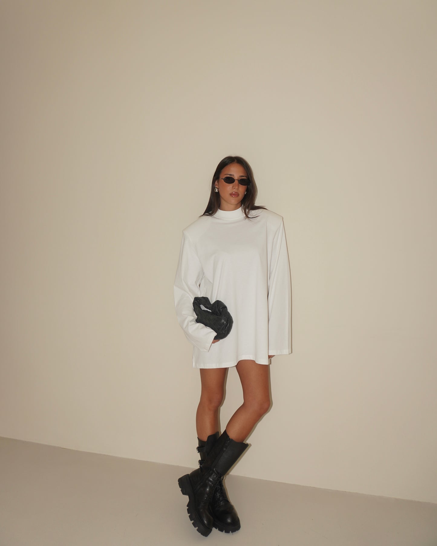 MAGLIA A MANICHE LUNGHE CON SPALLE IMBOTTITE