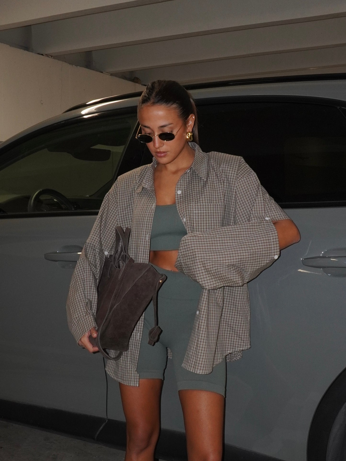 CAMICIA OVER A RIGHE CON CUT OUT