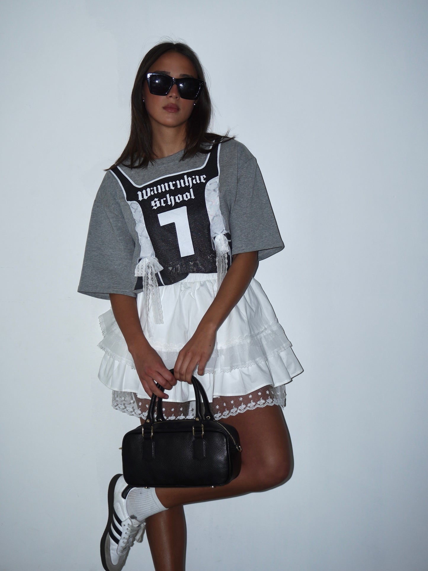 T-SHIRT CON STAMPA E PIZZO