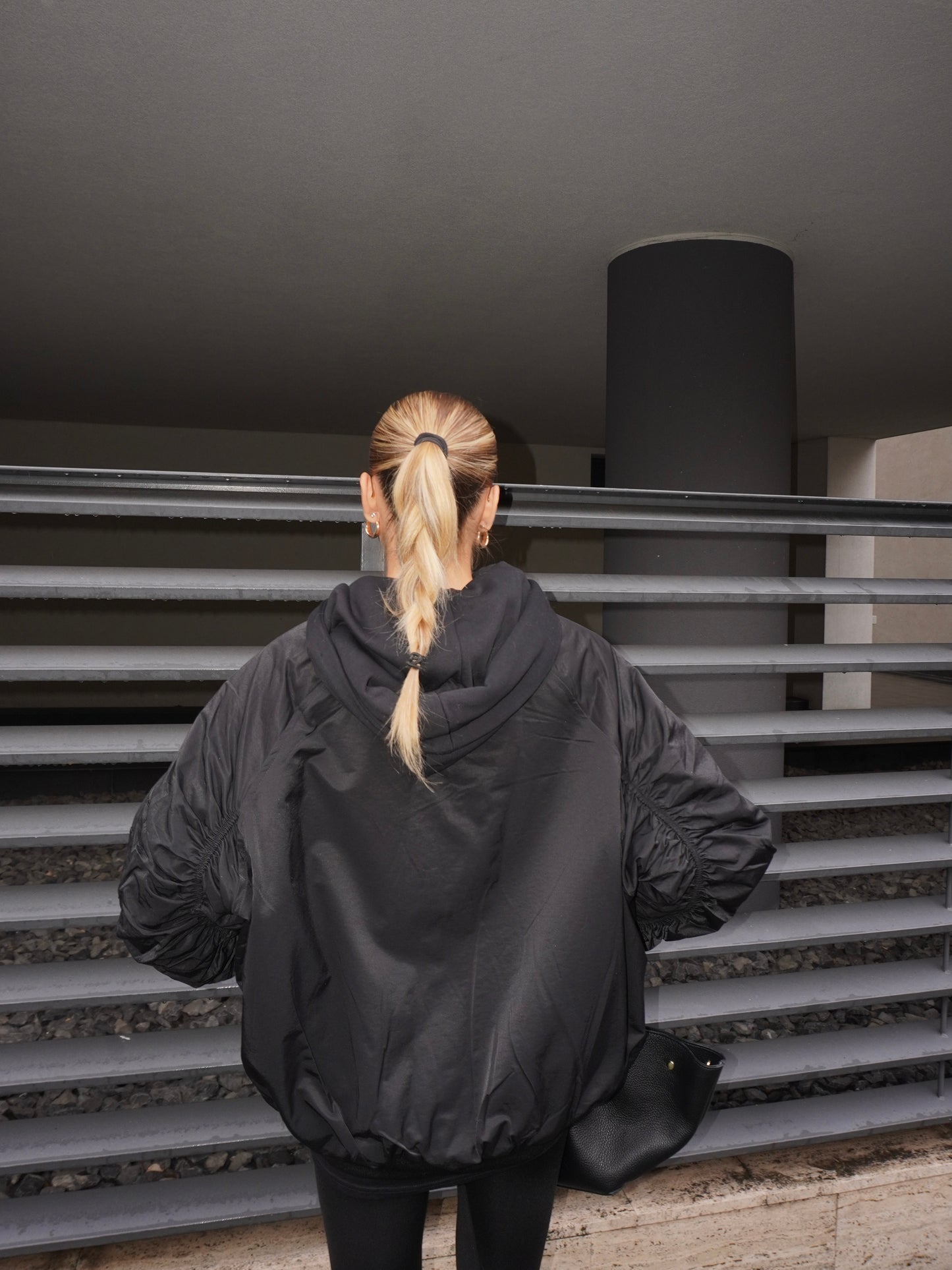 BOMBER IMBOTTITO CON CAPPUCCIO