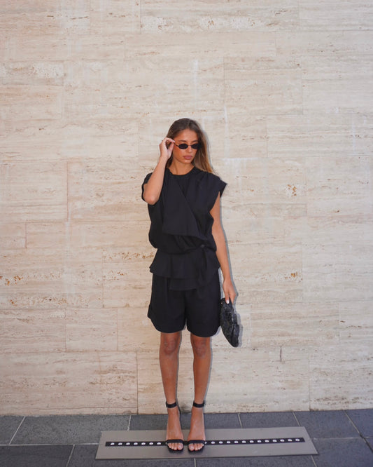 COMPLETO IN LINO BERMUDA CORTO E MAGLIA SMANICATA