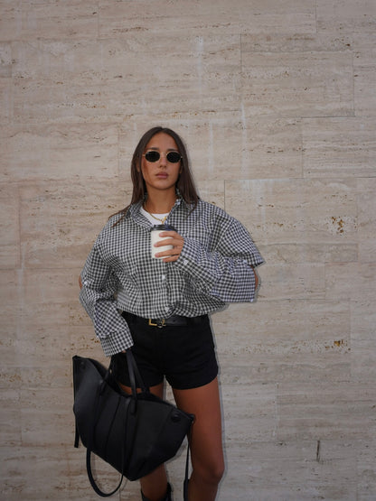CAMICIA OVER A RIGHE CON CUT OUT