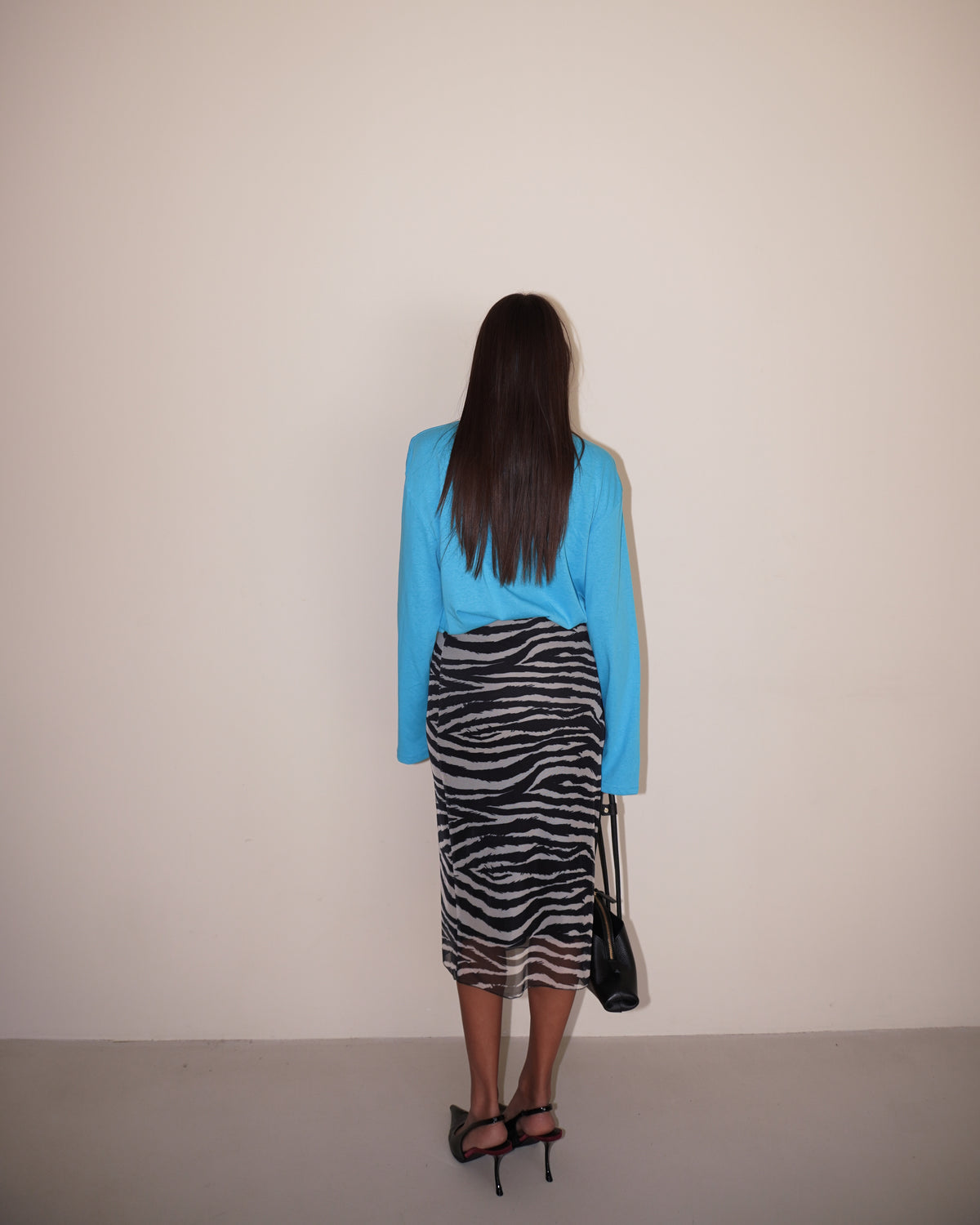 T-SHIRT MANICHE LUNGHE CON SPALLE IMBOTTITE
