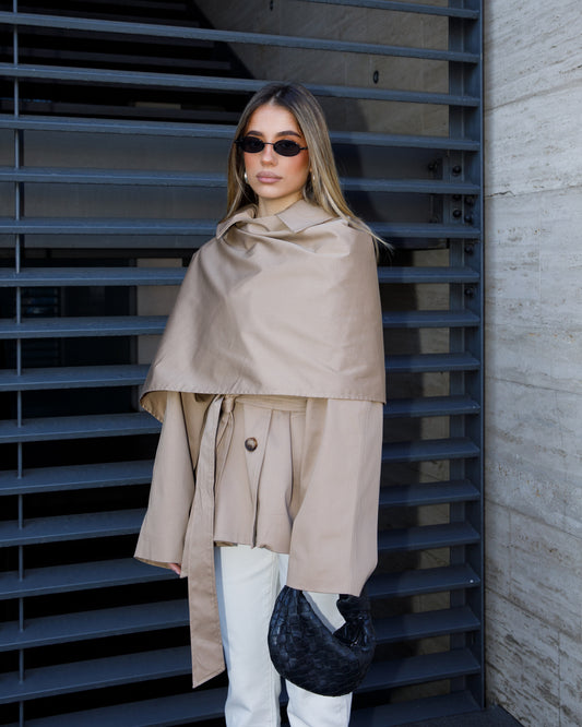 TRENCH CORTO CON MANTELLA LUMINA