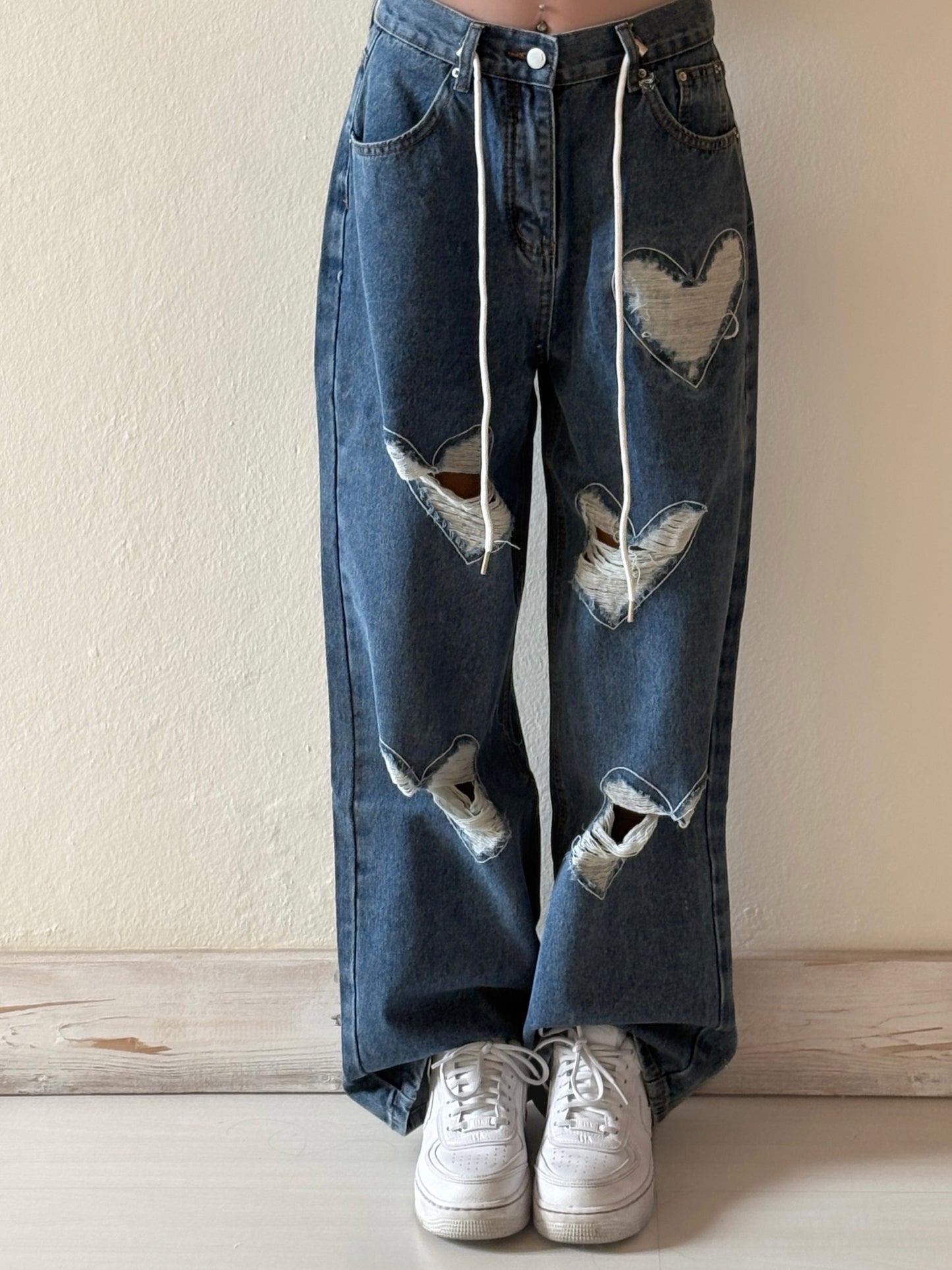 JEANS GAMBA AMPIA CON CUORICINI