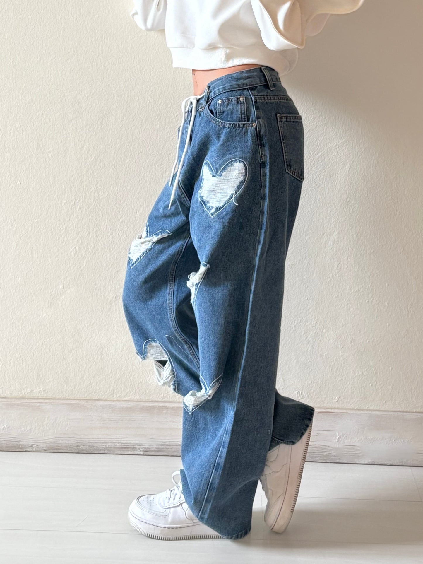 JEANS GAMBA AMPIA CON CUORICINI