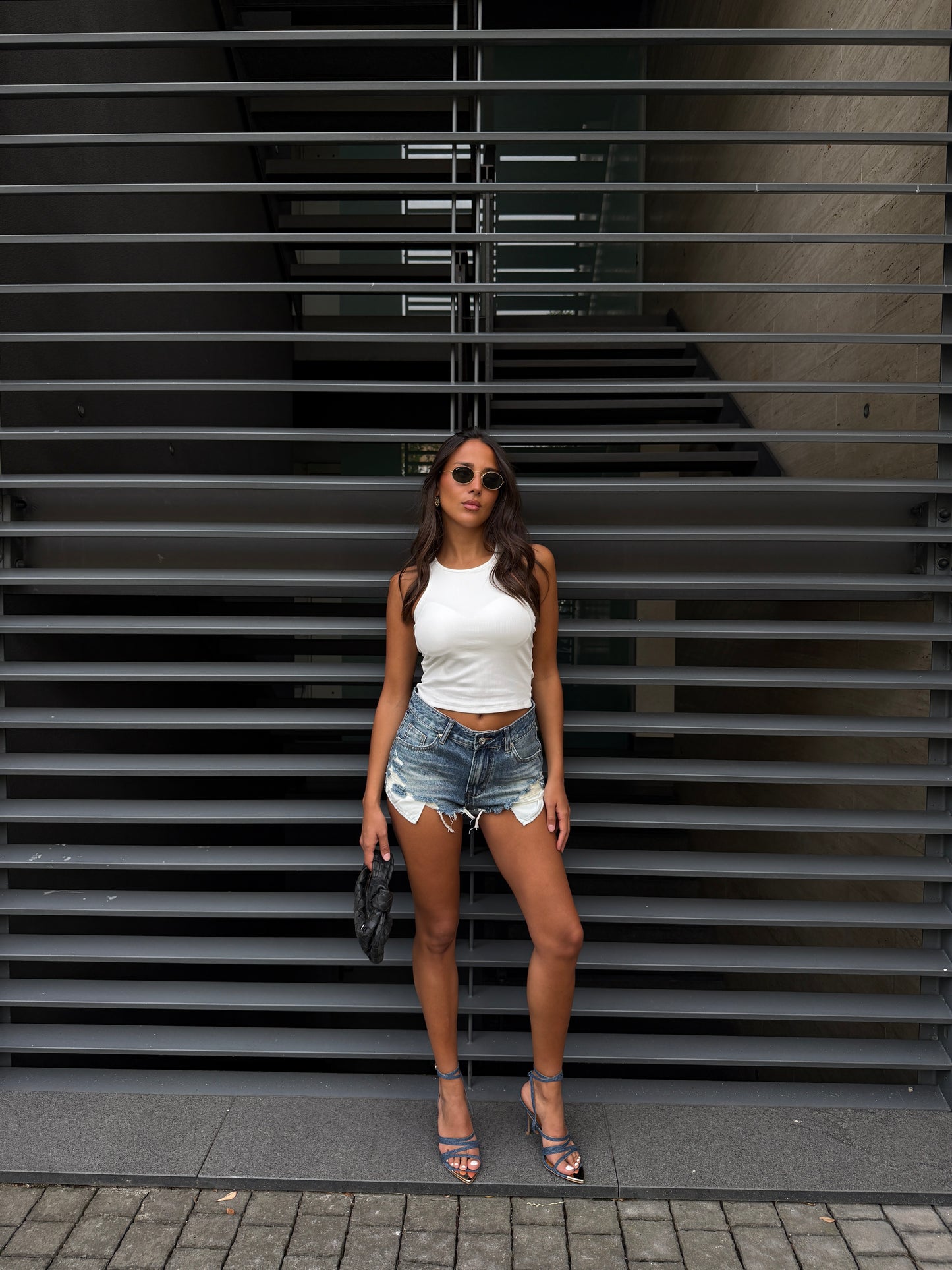 MINI SHORTS IN DENIM CON RICAMO