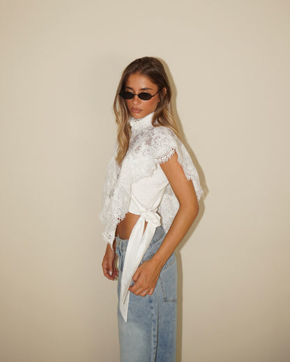 TOP IN PIZZO CON FIOCCHI LATERALI