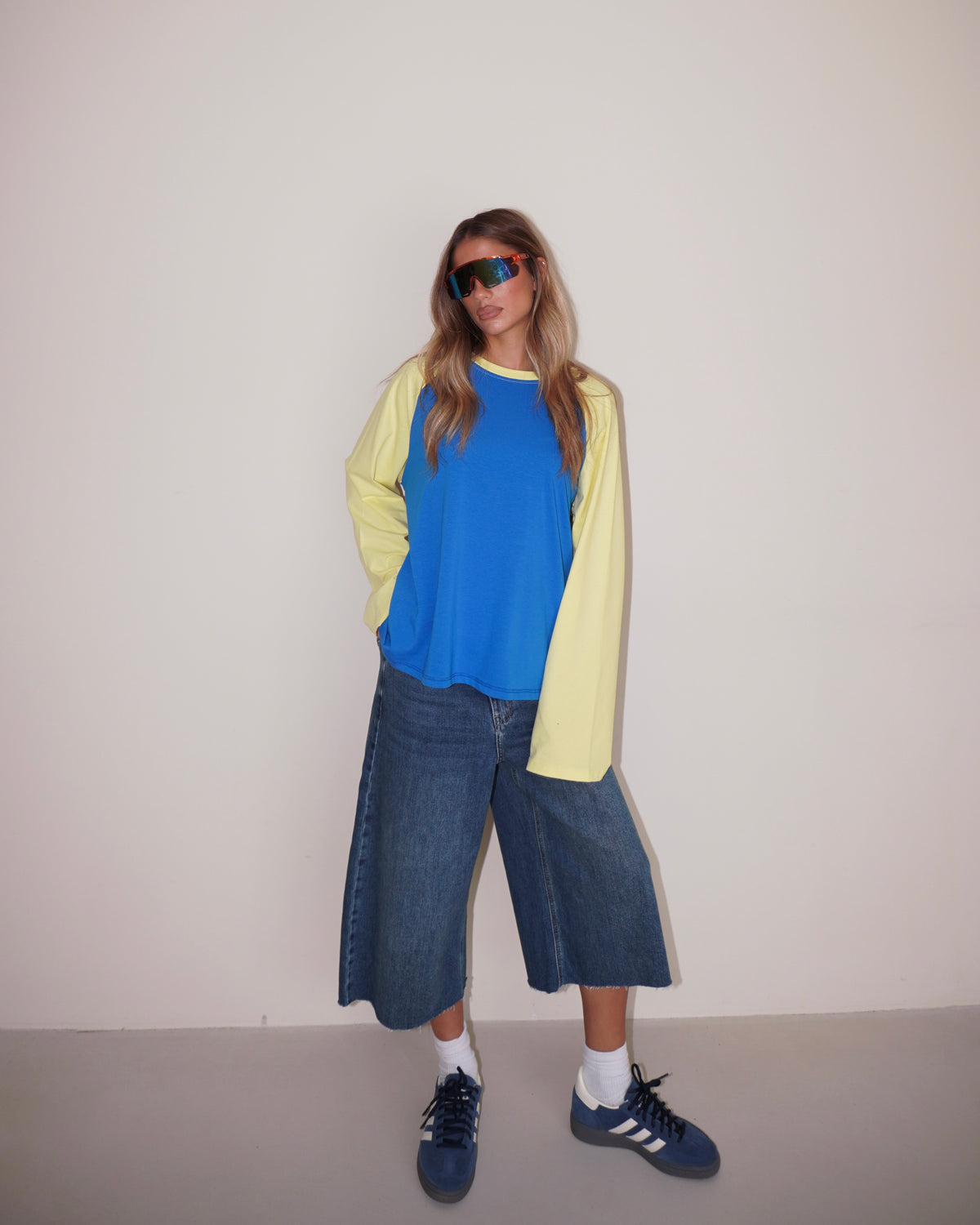 BERMUDA IN DENIM CON RISVOLTO