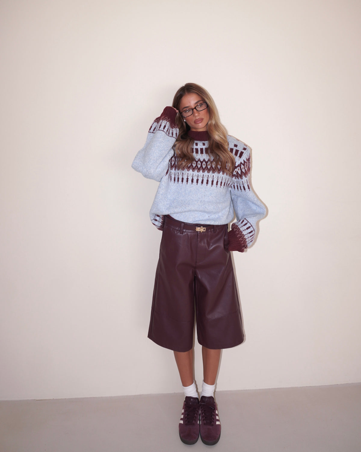 MAGLIONE CON FANTASIA E SPALLE IMBOTTITE