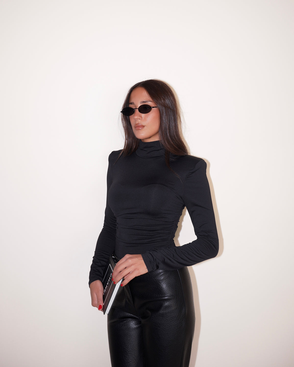 BODY CON SPALLE IMBOTTITE