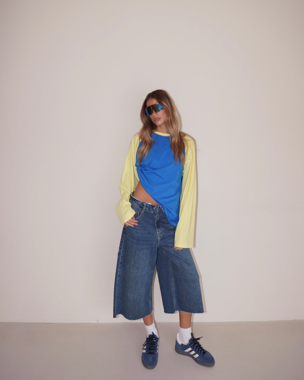 BERMUDA IN DENIM CON RISVOLTO