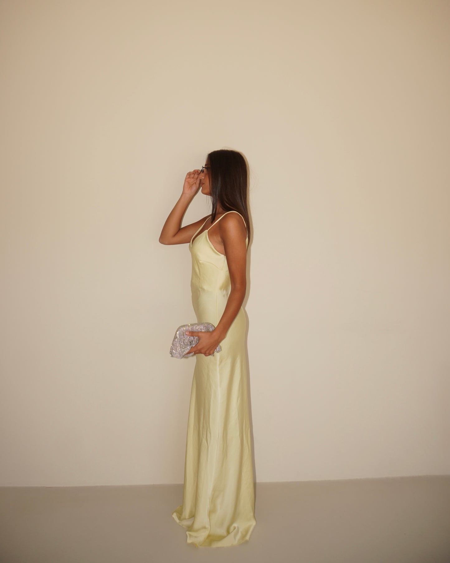 ABITO LUNGO CON SPALLINE SOTTILI