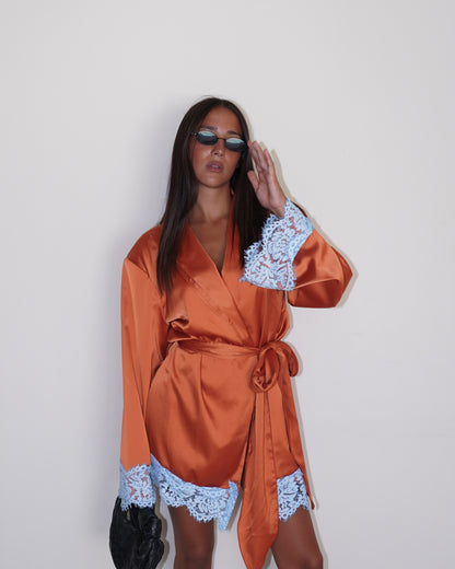 ABITO KIMONO IN SIMIL RASO E PIZZO