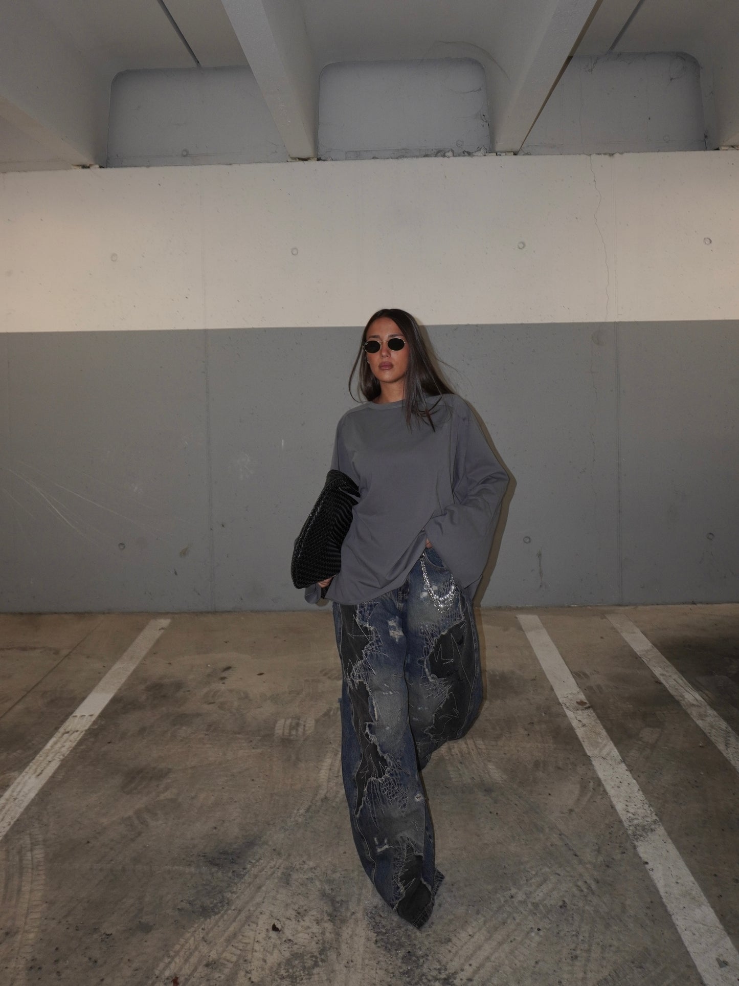 JEANS BAGGY CON TOPPE E GIOIELLO