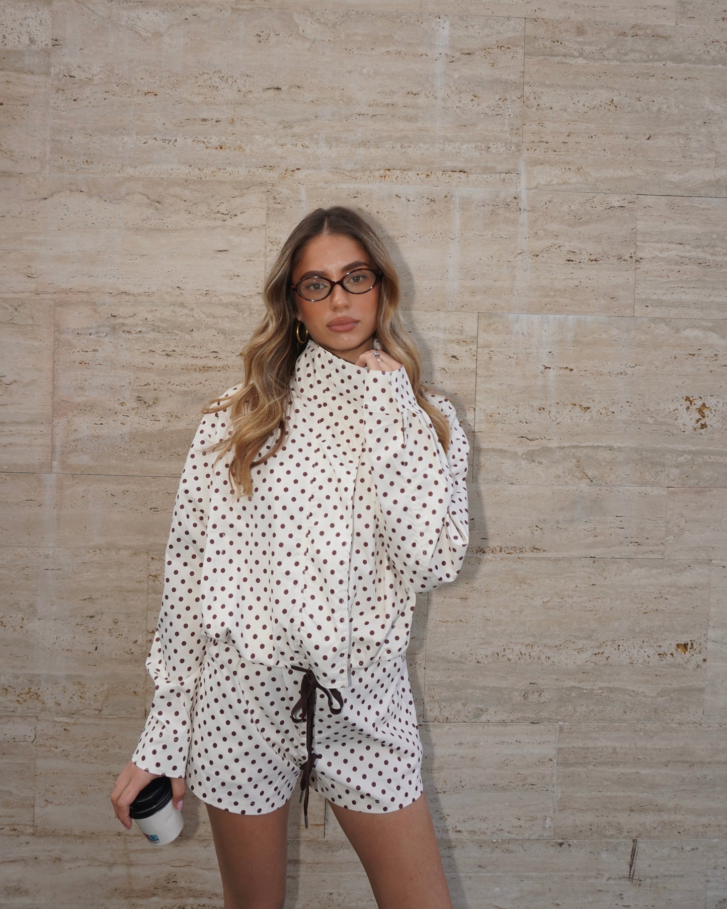 COMPLETO SHORTS E GIACCA CON POIS