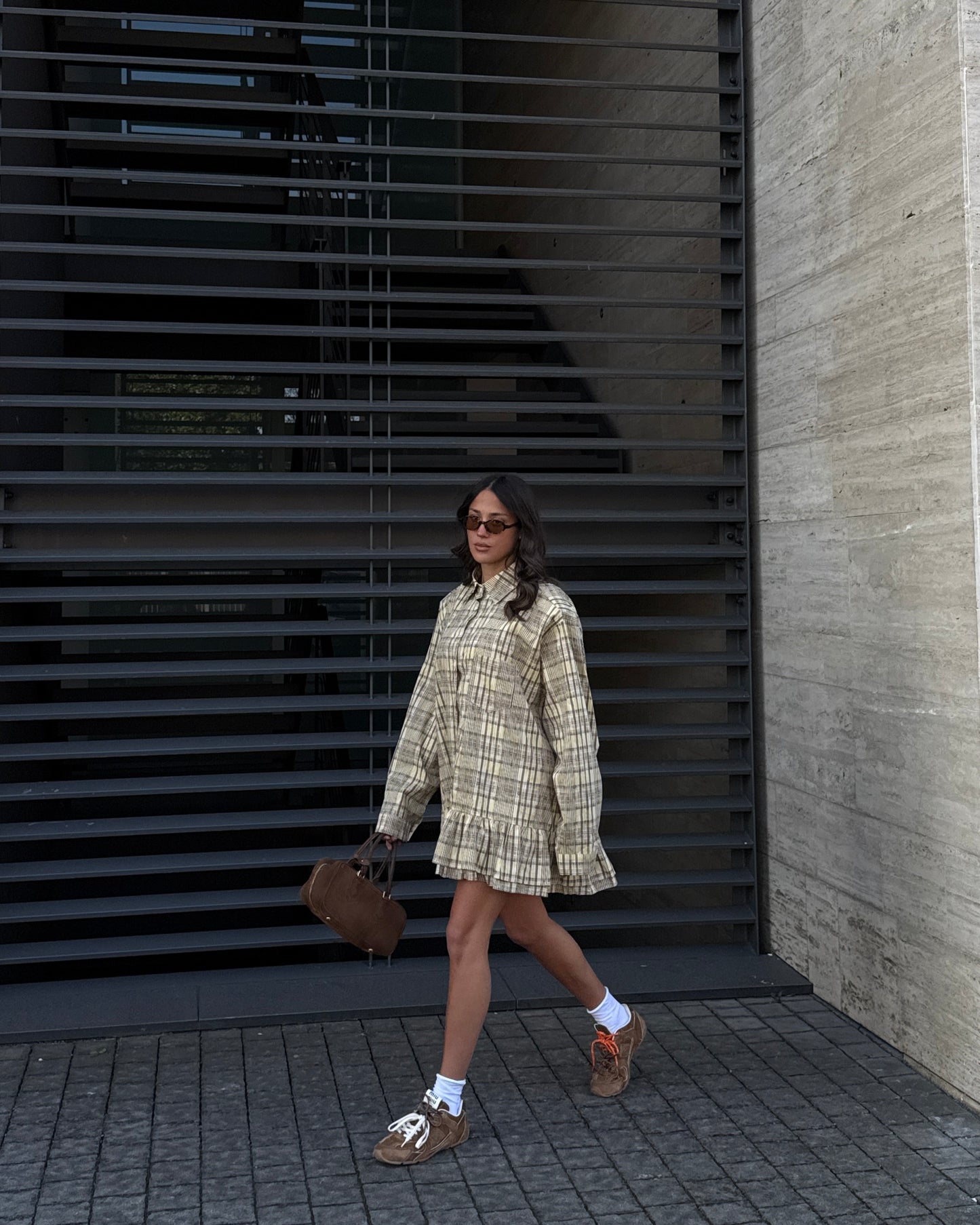 ABITO CAMICIA CON SPALLE IMBOTTITE