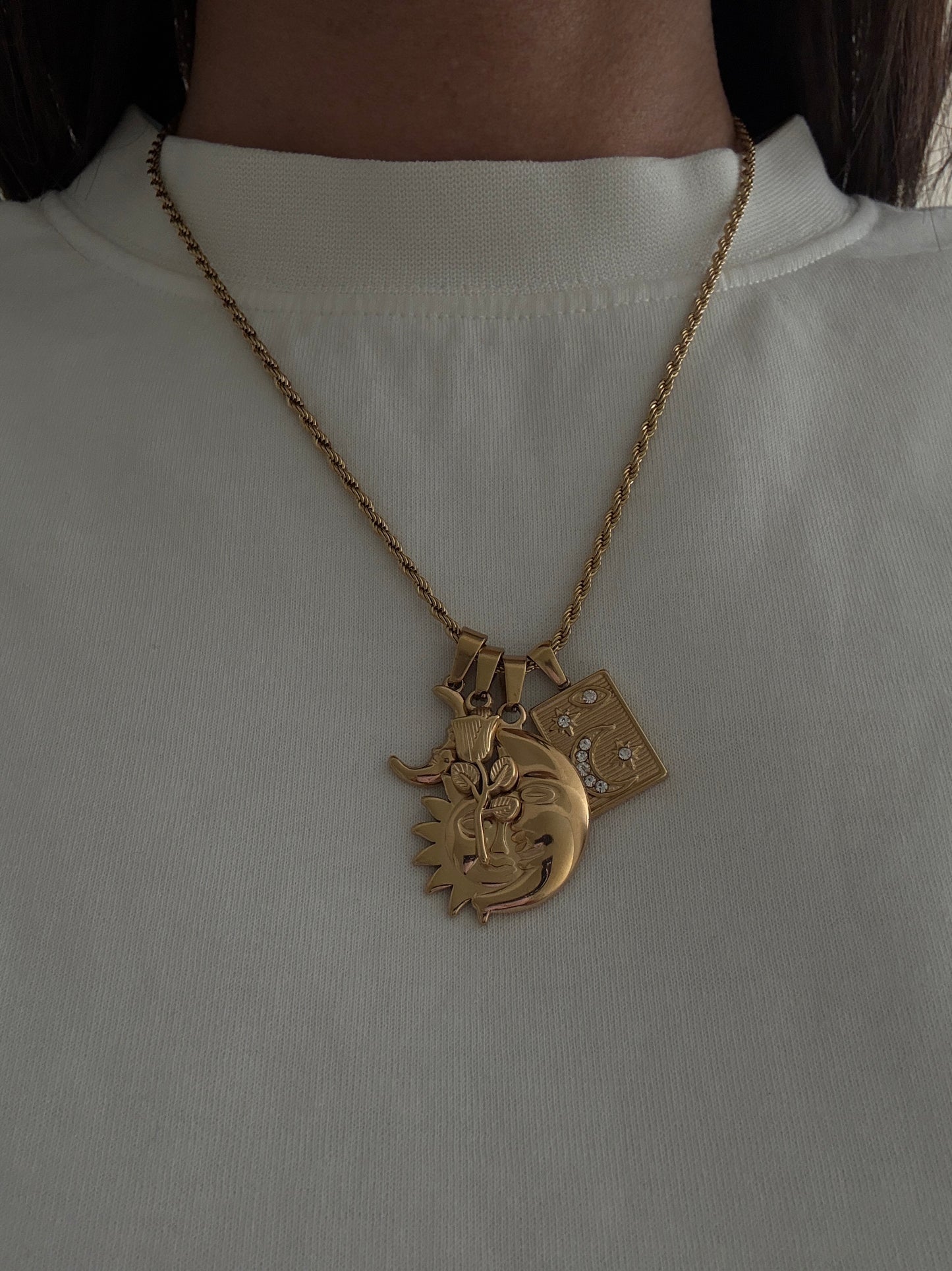 COLLANA CON CHARMS LUNA