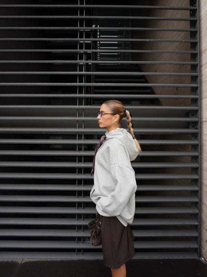 FELPA CON CAPPUCCIO E CRAVATTA