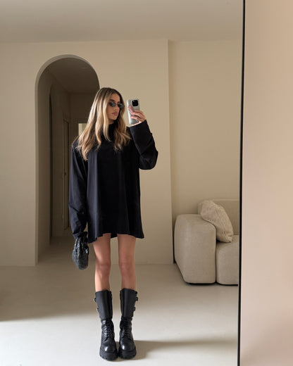 MAGLIA A MANICHE LUNGHE CON SPALLE IMBOTTITE