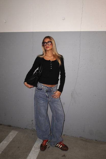 JEANS WIDE LEG CHIUSURA ASIMMETRICA
