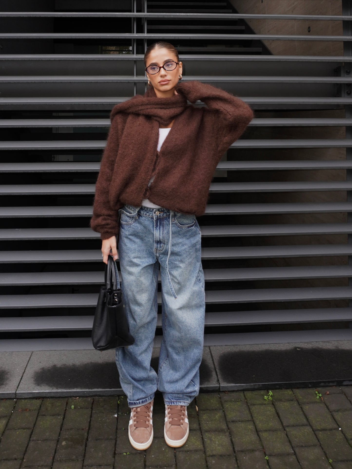 JEANS MOM FIT CON LACCIO