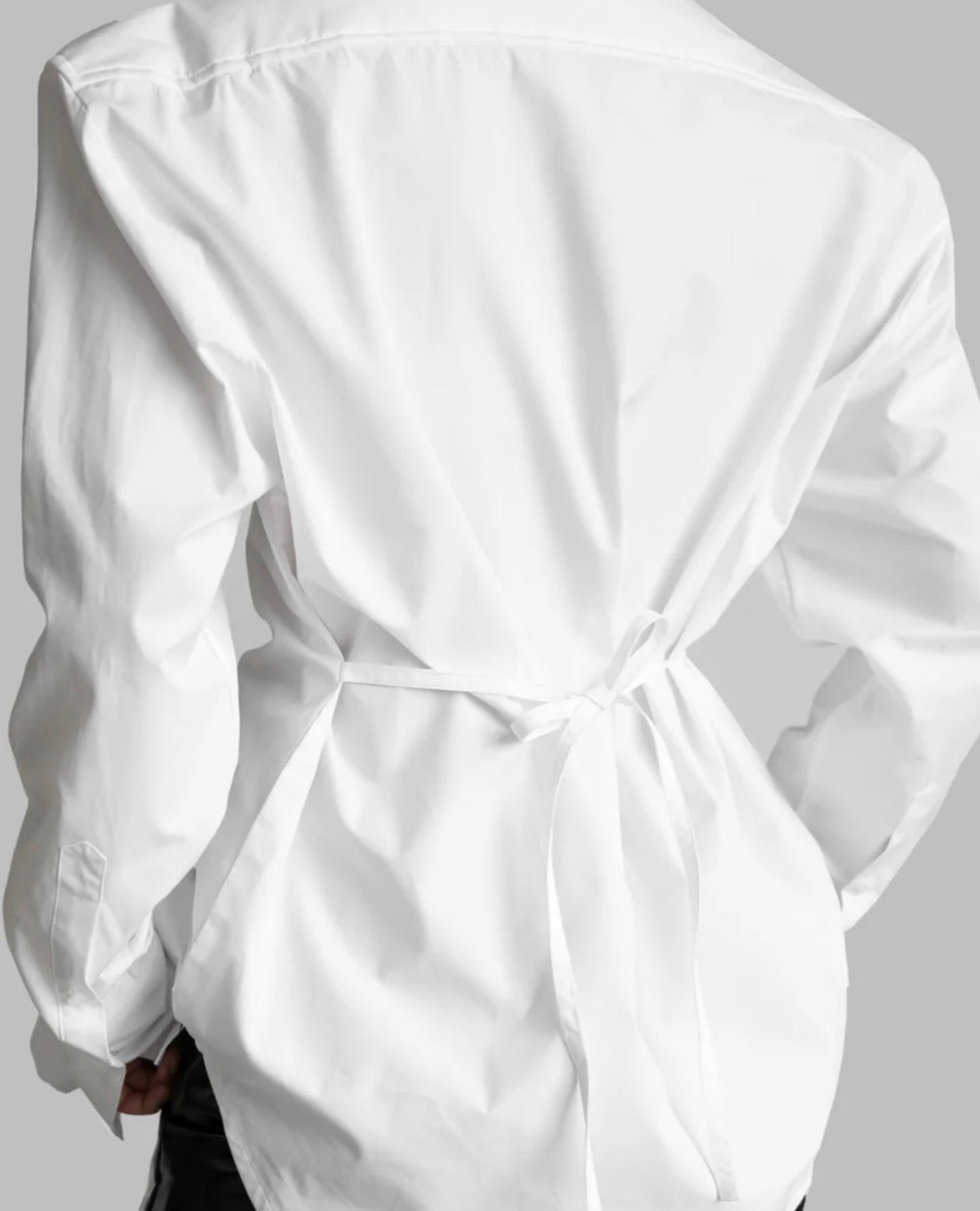 CAMICIA CON SPALLE IMBOTTITE