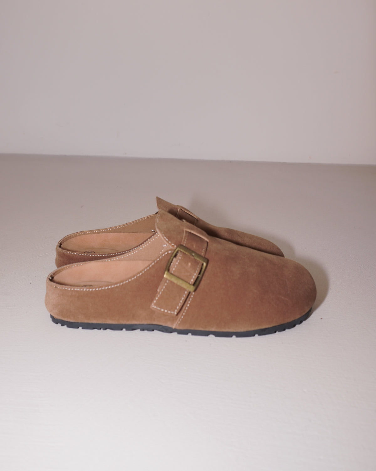 SLIPPERS IN SIMIL CAMOSCIO