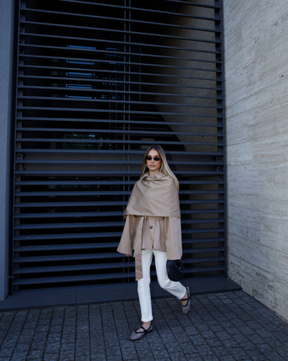 TRENCH CORTO CON MANTELLA LUMINA