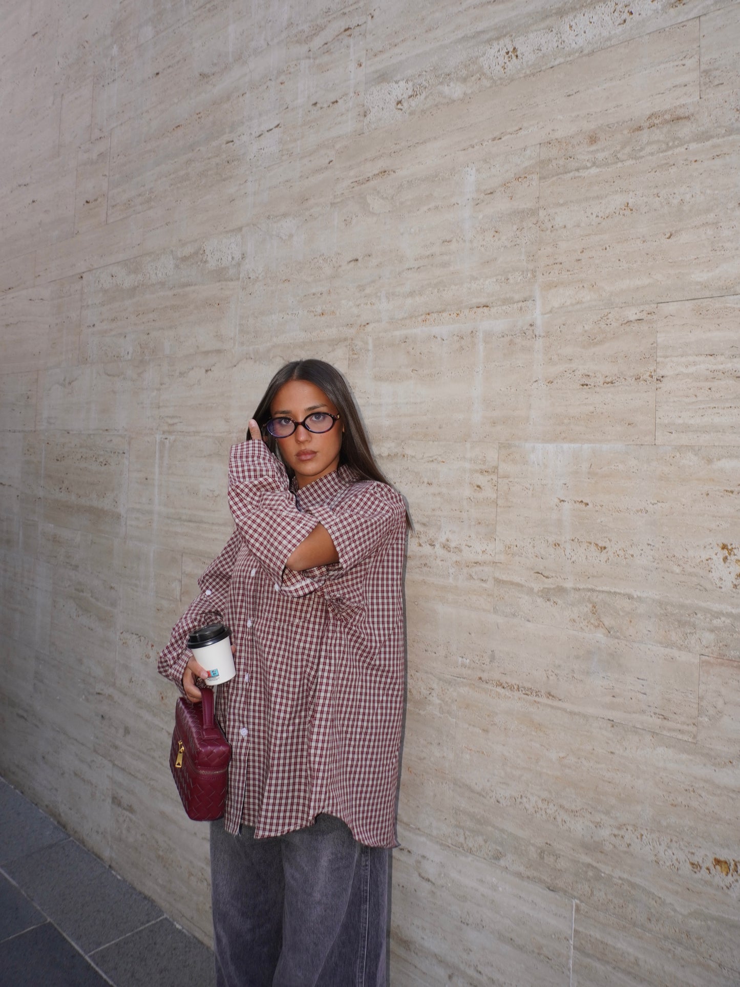 CAMICIA OVER A RIGHE CON CUT OUT