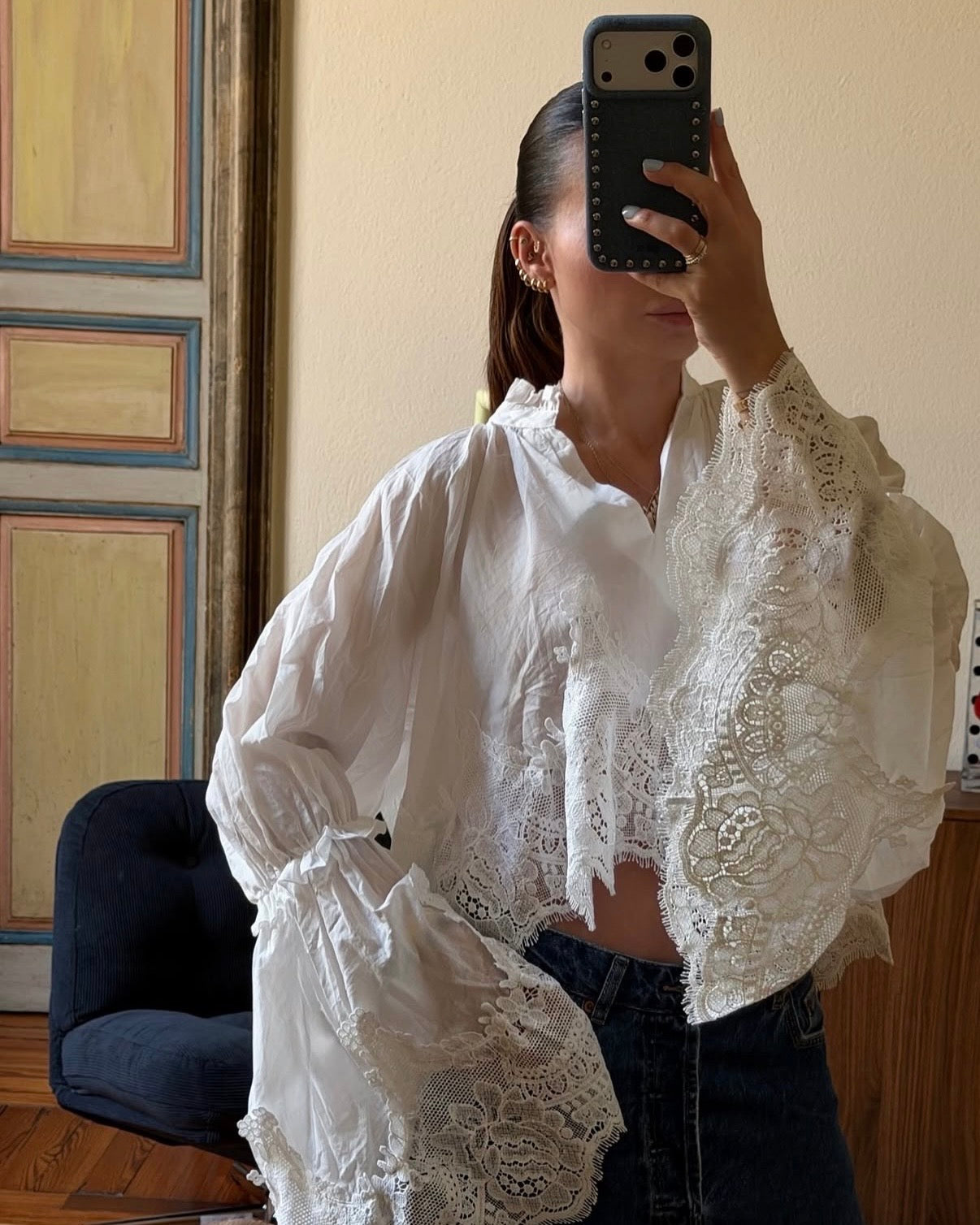 BLUSA CON PIZZO E MANICA AMPIA
