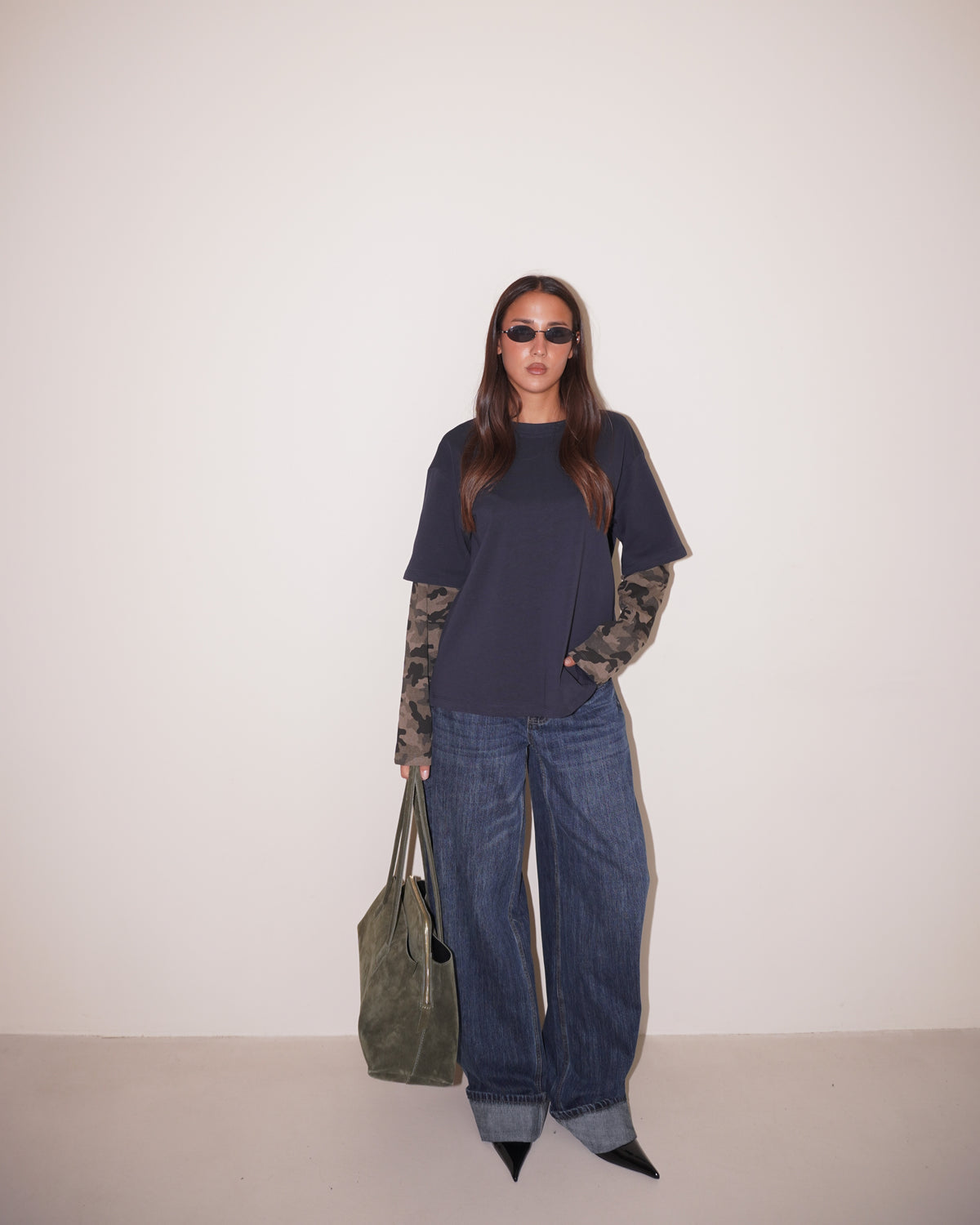 JEANS GAMBA LARGA CON RISVOLTI