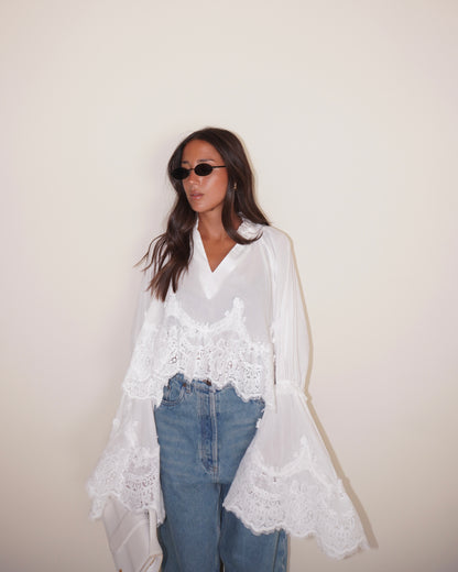 BLUSA CON PIZZO E MANICA AMPIA