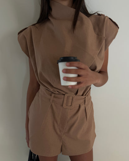 TUTINA IN LINO CON SPALLE IMBOTTITE E CINTURA