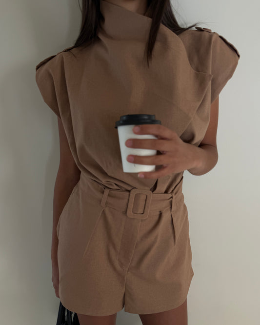 TUTINA IN LINO CON SPALLE IMBOTTITE E CINTURA