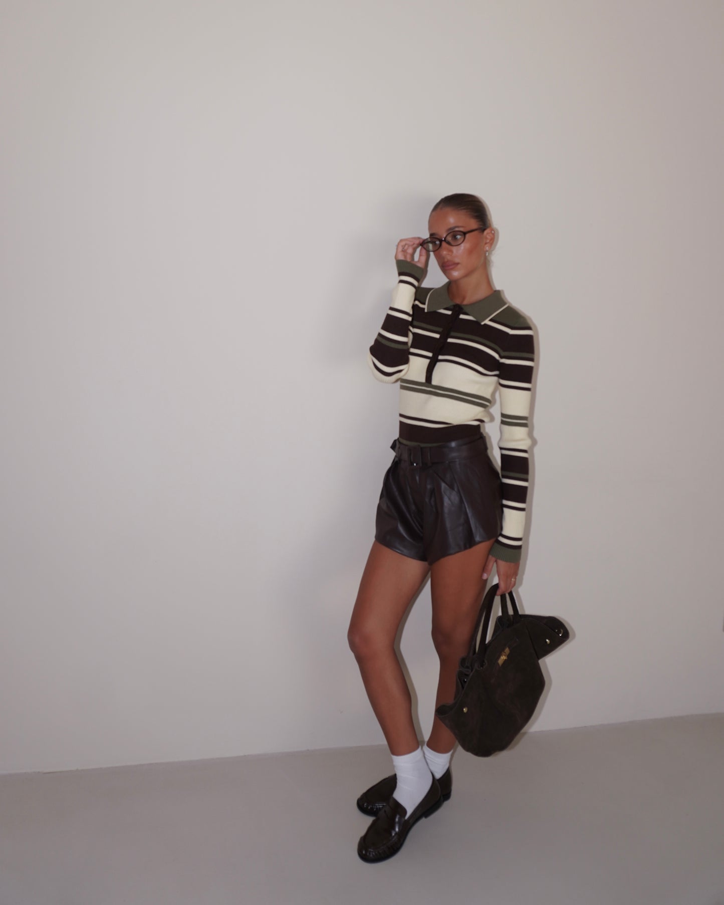 MINI SHORTS IN ECOPELLE CON CINTURA