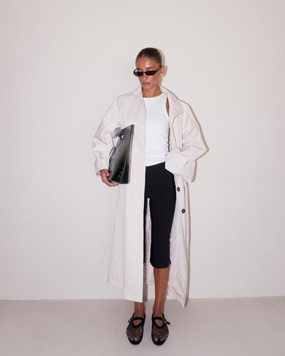 TRENCH CON BOTTONI E CINTURA