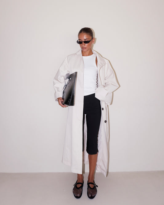 TRENCH CON BOTTONI E CINTURA