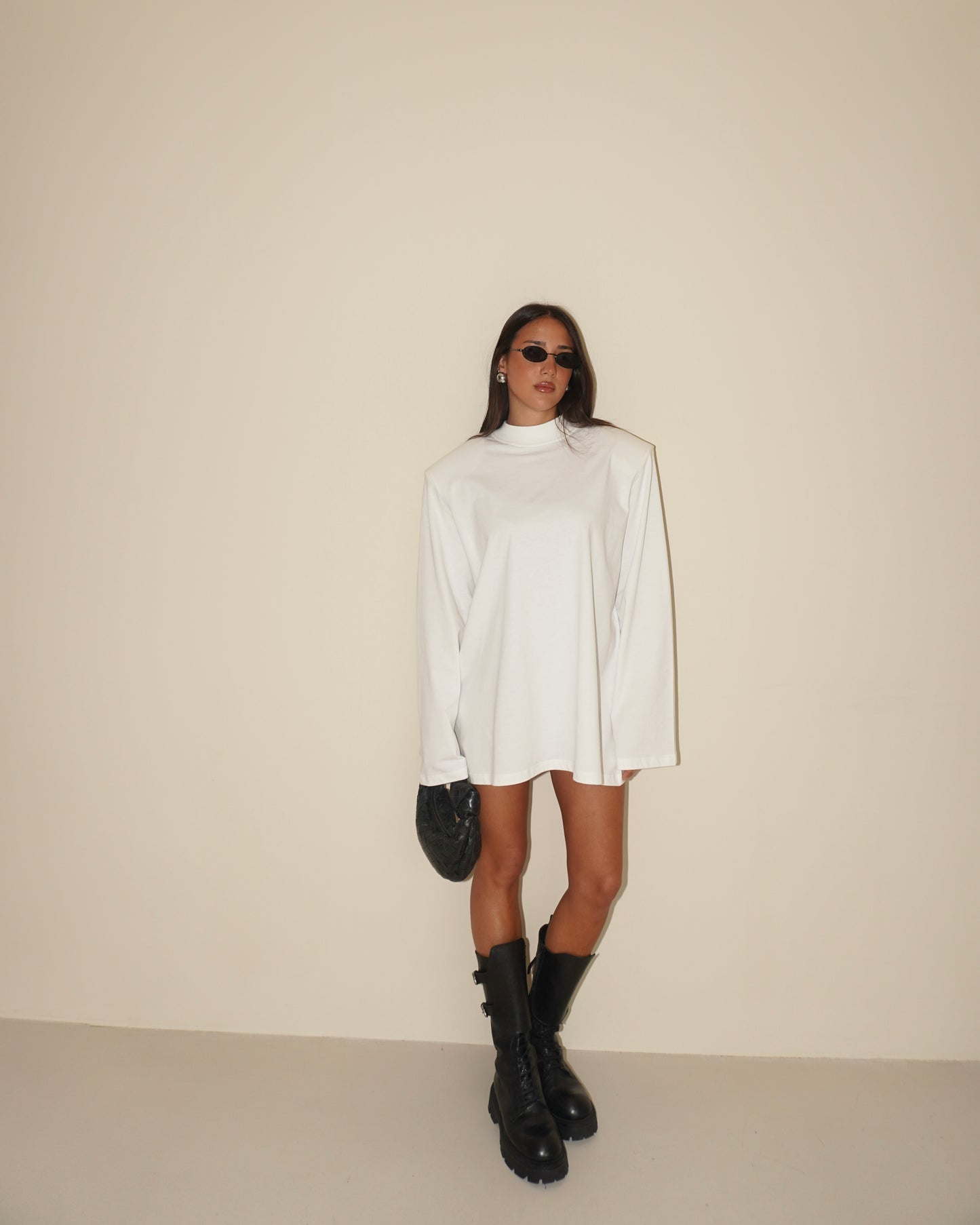 MAGLIA A MANICHE LUNGHE CON SPALLE IMBOTTITE