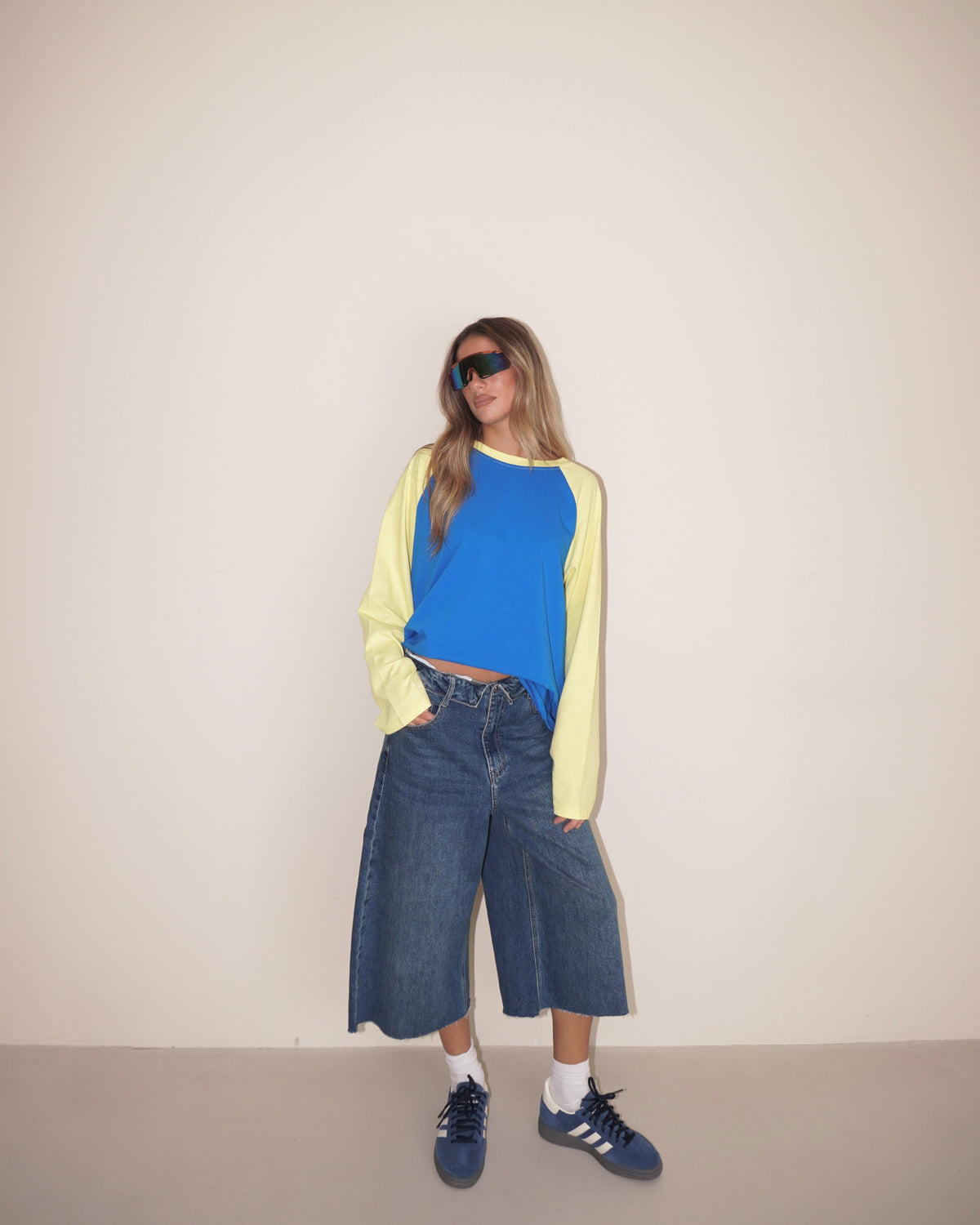 BERMUDA IN DENIM CON RISVOLTO