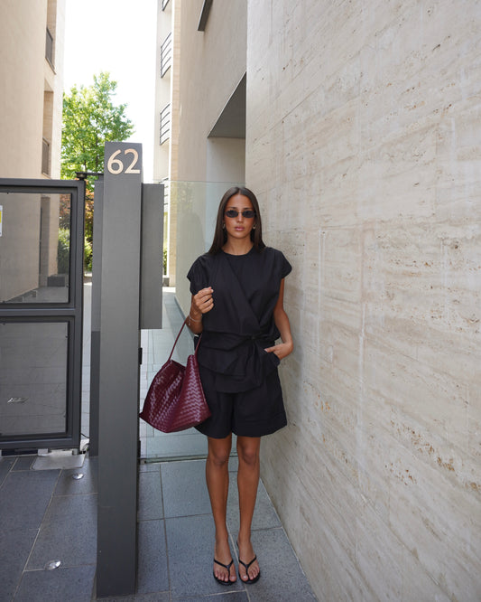 COMPLETO IN LINO BERMUDA CORTO E MAGLIA SMANICATA