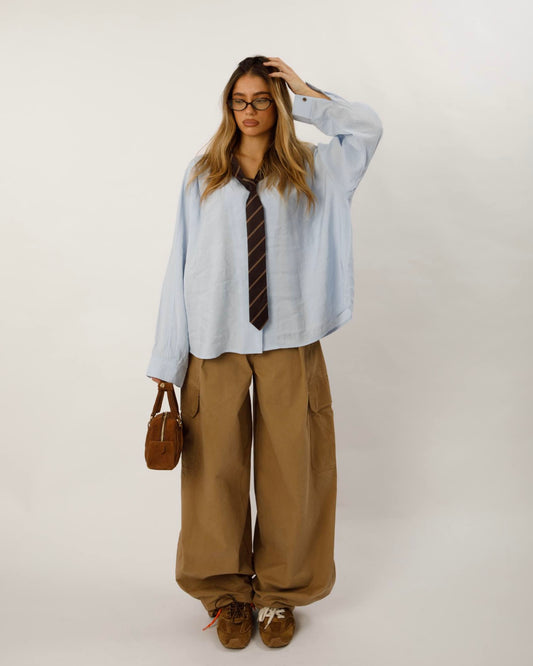 CAMICIA CON PINCES E CRAVATTA